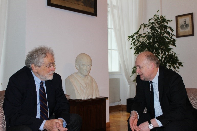 Сергей Килин с лауреатом Нобелевской премии 2022 года Антоном Цайлингером в Вене в 2014 году